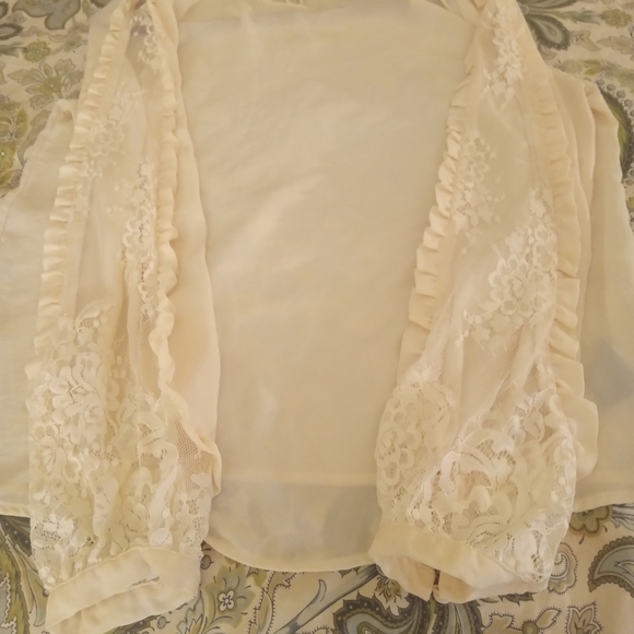 Who What Wear Ivory Blouse with Lace Sleeves - Picture 5 of 10